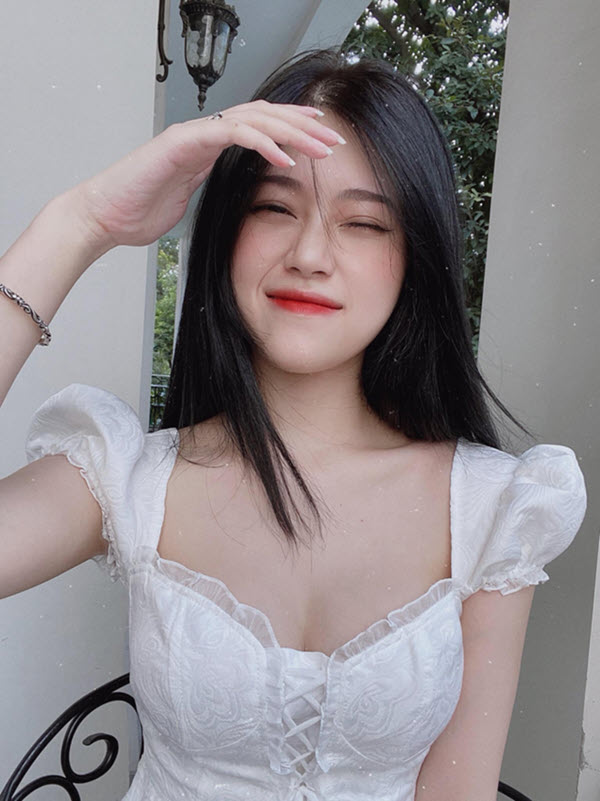 Nữ streamer Thủy Tiên