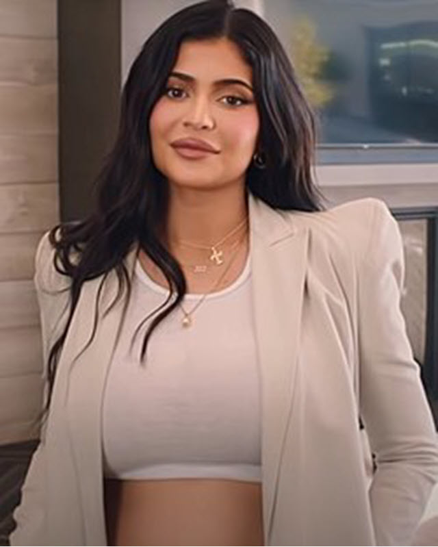 Siêu mẫu Kylie Jenner trong dramma lần này là ai?